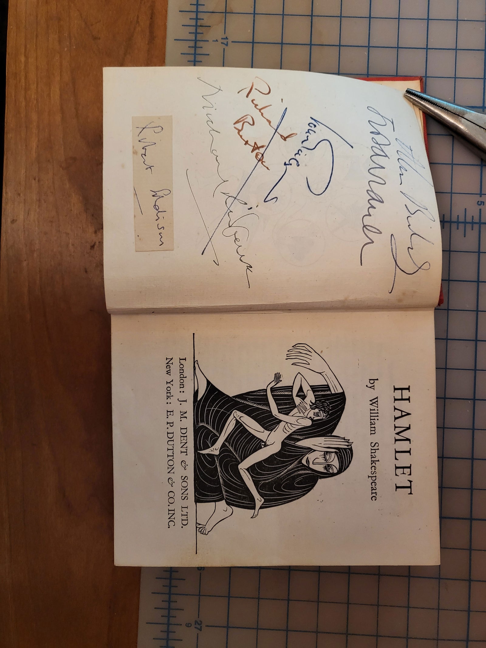 1451720  1940The Works of Sakespeare, 40 volumes, twenty signed by actors appearing in the plays including Richard Burton, Claire Bloom et al.   The Old Vic.  (1947-1953).